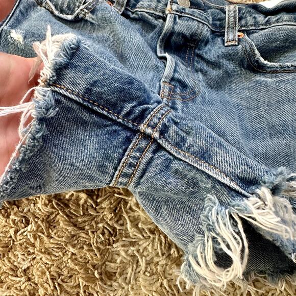 Levi’s Cut Off Blue Ripped Denim Jean Wedgie Shorts Womens Size 26 - Picture 7 of 10